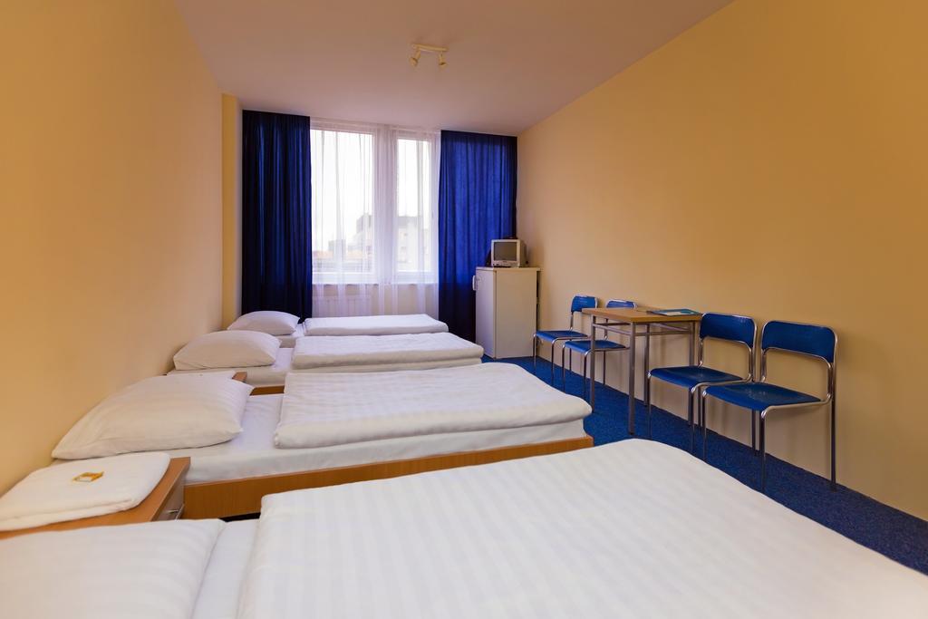 Hostel Dom Turystyczny Indigo Krakau Zimmer foto
